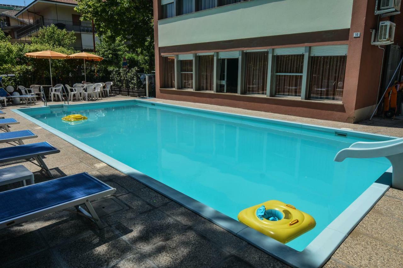 Hotel Zani Cervia Kültér fotó